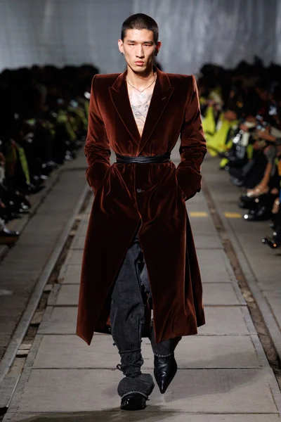 Look 30